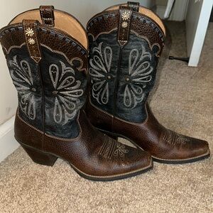 Ariat women cowboy boots